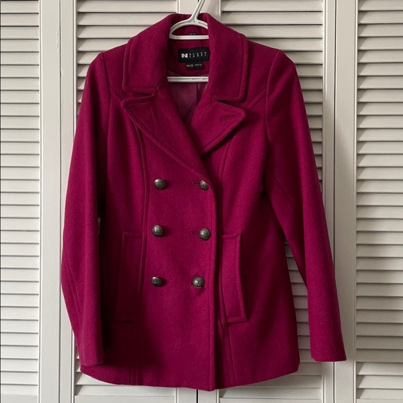Fuschia/machenta Color 3 button coat. - Picture 3 of 7